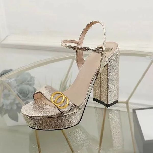2024 Plattform Heels Sandalen Damen Designer Schuhe Fashion Patent Lederschnalle Dekoration High Heeled Schuhe Designer Sandalen Heels