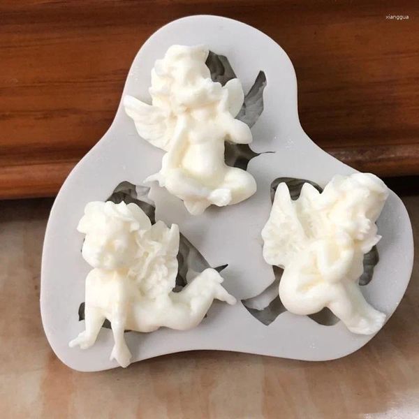 Stampi da forno Stampo in silicone a forma di angelo per bambini a 3 fori Decorazione per torta Ragazzo Fondente Biscotti Strumenti Caramelle 3D