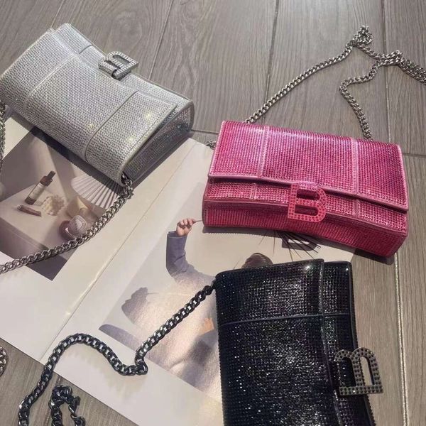 the Factory Bag of Exports Net Red Same Hourglass Chain Mobile Phone Spring/Summer 2024 New Womens Tide