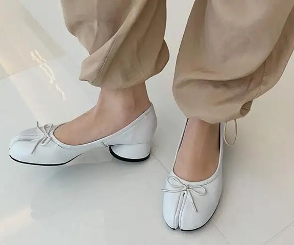 Primavera Donna Bianco Albicocca Bianco Farfallino in morbida pelle Anteriore Slip superficiale su tacco medio Décolleté con punta divisa Ragazze Tabi Scarpe Taglia 43