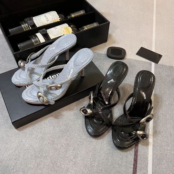 İnek deri terlik sandalet çivili toka süslemeli ayakkabılar açık yuvarlak ayak parmakları stiletto topuk lüks tasarımcılar ayakkabı