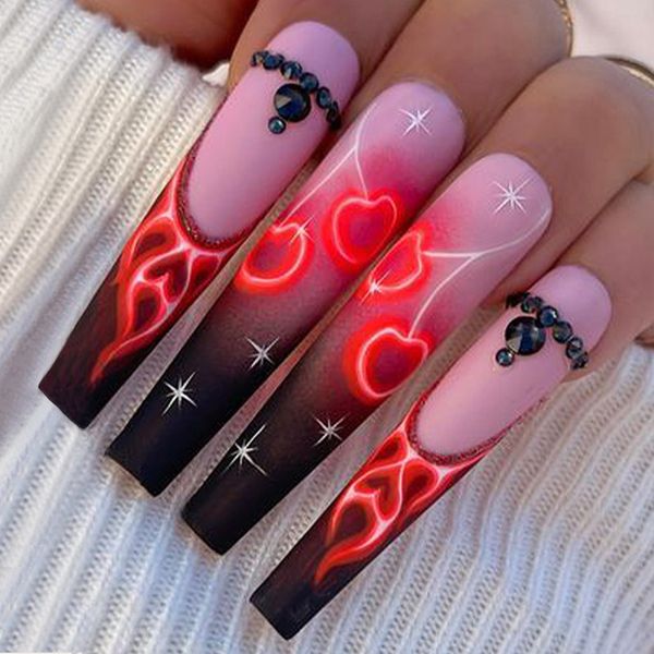 Vendas imperdíveis usam unhas postiças unhas postiças muito bonitas e deslumbrantes chamas estilo coração vermelho para meninas gostosas