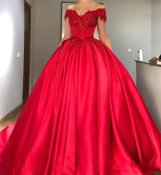 Modesto fora do ombro vestido de baile vermelho quinceanera vestidos apliques frisado cetim espartilho vestidos de baile doce 16 vestidos de quin1355664