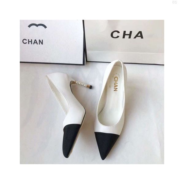 6s 2024 Paris Designer mulheres luxo saltos altos Moda de uma peça pequenos sapatos de couro francês bordado letras de couro mulheres data vestido de festa sapatos