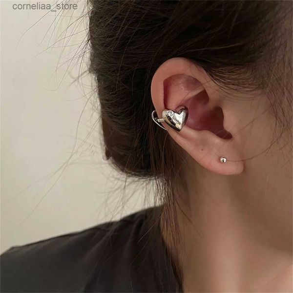 Ear Cuff Ear Cuff 2022 Nuovo coreano amore a forma di cuore orecchini a clip adatti per le donne semplici senza perforazioni orecchini in argento polsini gioielli estetici di nozze Y240