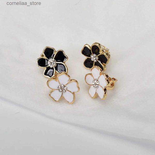 Ear Cuff Ear Cuff Orecchini a clip con fiore in smalto bianco non perforati adatti per le donne orecchini con polsini con gioielli floreali non perforati Y240326