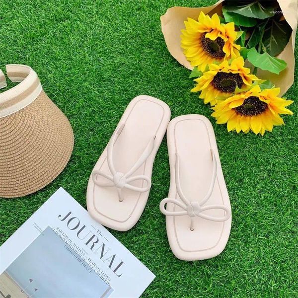 Chinelos sapatos banheiro liso na praia mulheres e senhoras sandálias flip flops slides verão 2024 branco fora com