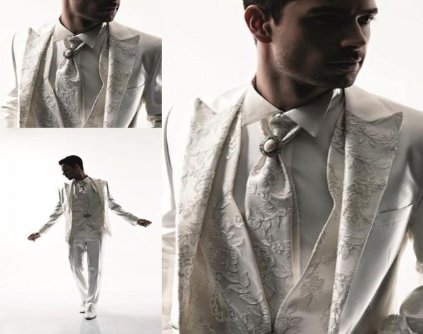 2015 White Mens Suits Tuxedos Business Anzug Brand Boss Kleideranzug für MEN039S Hochzeit formelle Business Boys Suits Bräutigam White Tu3266213