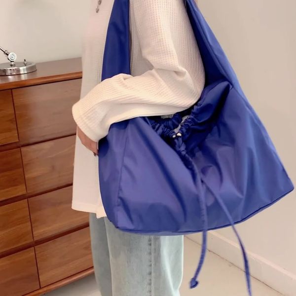 Crossbody Tote Çanta Saf Renkli Su Geçirmez Naylon Alışveriş Omuz Çantası Kişiselleştirilmiş Büyük Kapasite Basit Drawstring Spor Seyahat Günlük Çantası YFA2126