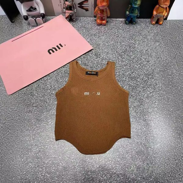 Abiti estivi donna designer top miui nuovo Gilet corto con lettera adesiva in maglia tinta unita traspirante e alla moda