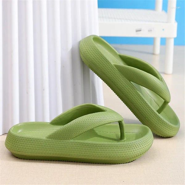 Terlik plaj yaz erkekler 2024 masaj sandalet rahat rahat ayakkabılar moda flips satmak