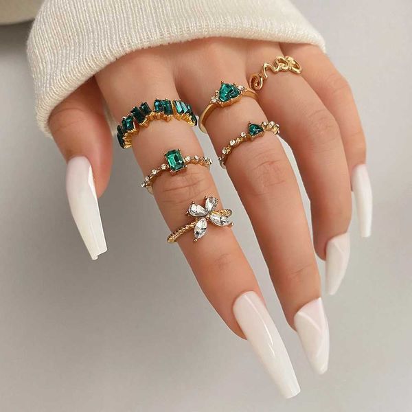 Ringos de banda Iparam Green Crystal Ring Conjunto feminino Gold em forma de borboleta Love Snake Snake Vintage Fashion Jewelry Gift J240326