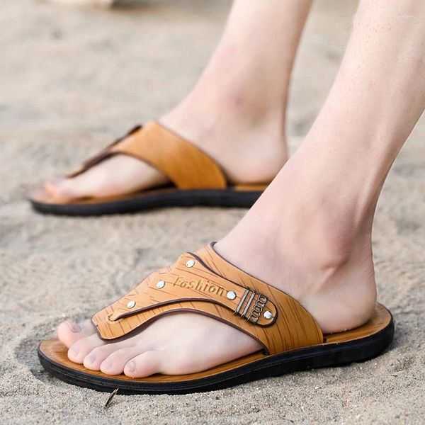 Chinelos tendência antiderrapante couro couro sola verão sandálias de praia aumento para homens
