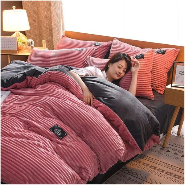 Conjunto de cama de veludo luxuoso Athlon, roupa de cama respirável com fechos de canto, capa de edredom leve, todas as estações