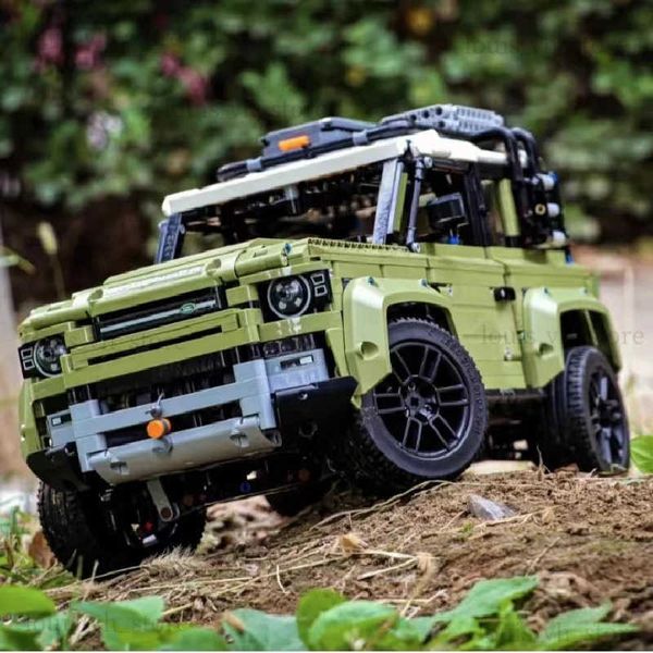 Blocks New in Stock High Tech Car Series Land Rover Rover Guardian Off-Road Modelo Bloco de construção Blocks 42110 Toys for Kids T240325