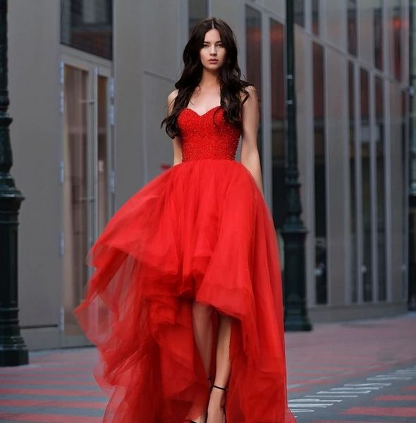 Breve Anteriore Lungo Posteriore Rosso Vestito Da Promenade 2024 Delle Donne Dell'innamorato In Rilievo di Tulle Abiti Da Cerimonia Di Compleanno Robe De Soiree Abiti Da Festa