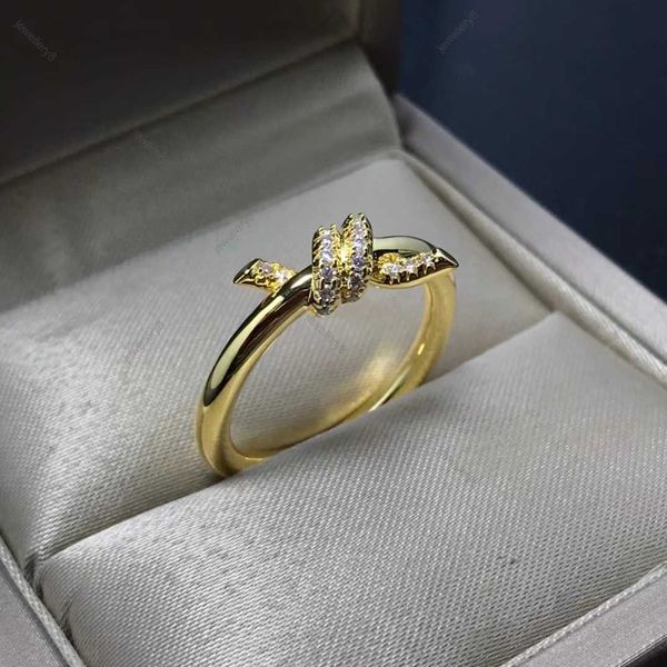 Anéis de amor banhados a ouro 18k para mulheres Anel de designer Anel de casal 925 prata titânio aço incrustado anel de diamante anel de casamento unissex presente de festa de aniversário não