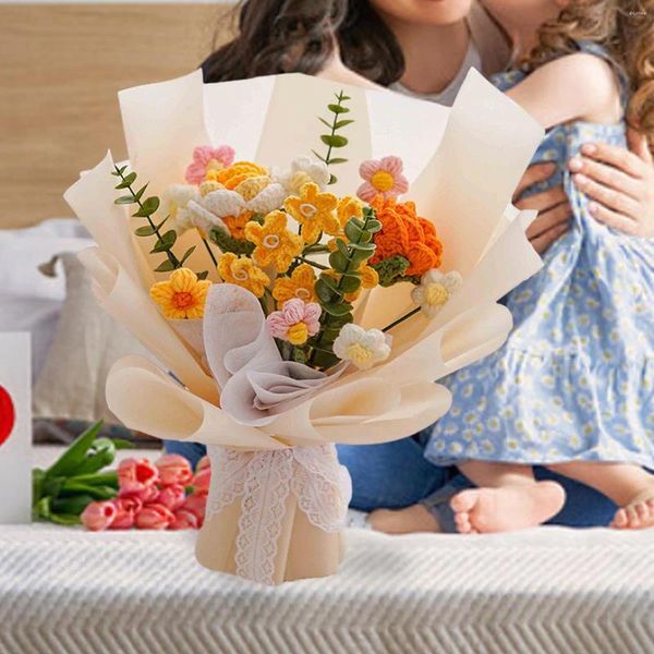 Dekorative Blumen Gehäkelter Rosenblumenstrauß künstlich mit Eukalyptus gestrickt für Muttertag, Geburtstag, Hochzeit, Zuhause, Jahrestag