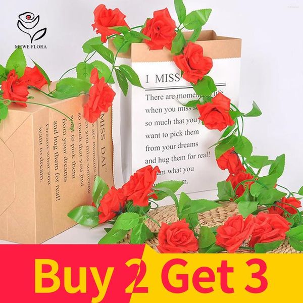 Flores decorativas 3 pcs Artificial Rose Rattan Vines Pendurado Capina Partido Po Adereços Decoração Falso Flor Arco Home Room Office Door Decor