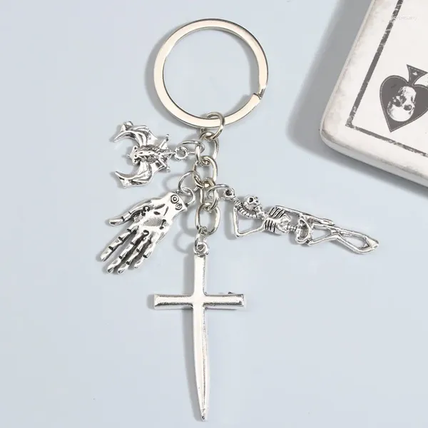 Anahtarlık metal anahtarlık yarasa kafatası el iskeleti çapraz anahtar yüzüğü cadılar bayramı zincirleri kadınlar için erkek diy el yapımı punk alaşım mücevher hediyeler