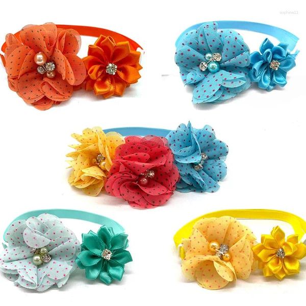 Abbigliamento per cani 50/100 pezzi da gatto da gatto con gatto Flowers stile carino cucciolo colorato bowtie per feste di vacanza accessori