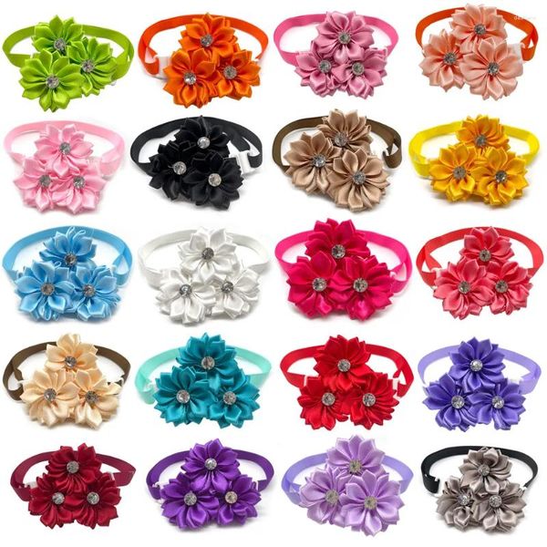 Köpek kıyafetleri 50/100pcs Pet Ürünü Çiçek Bowtie Kravat Parlak Kristal Aksesuarlar Ayarlanabilir Yakalı Çev