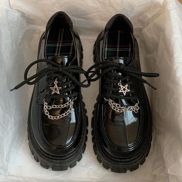 Sapatos casuais 2024 primavera estilo universitário bombas de couro patente mulheres japão uniforme escolar senhoras plataforma de corrente de metal lolita gótico