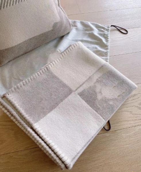 Cobertores têxteis para casa bege e almofada h grosso sofá doméstico boa qualidade cobertor 130170cm mais vendido tamanho grande lã caxemira