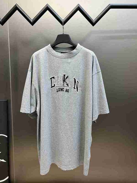 Designer de alta versão B Family Patch Letter T-shirt de manga curta com detalhes de furos artesanais soltos para homens e mulheres Q4SJ
