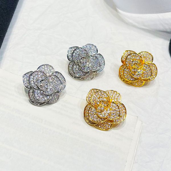 Новые дизайнерские серьги Sparkling Diamond Camellia Серьги для модных женщин Серьговые кольца