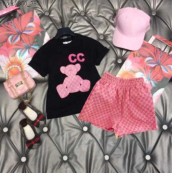Roupas de grife para bebês conjuntos de roupas infantis Roupas de monograma rosa Marca de moda britânica Trenos de verão e garotas de algodão de algodão de duas peças