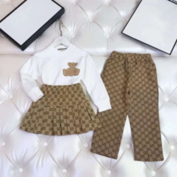 2023 Set di abbigliamento per bambini Plus Velluto caldo Moda Top britannico Marca Autunno Inverno Per bambini Ragazzi Tesori Ragazze Cotone in due pezzi Designer di lusso Felpa con cappuccio Sk