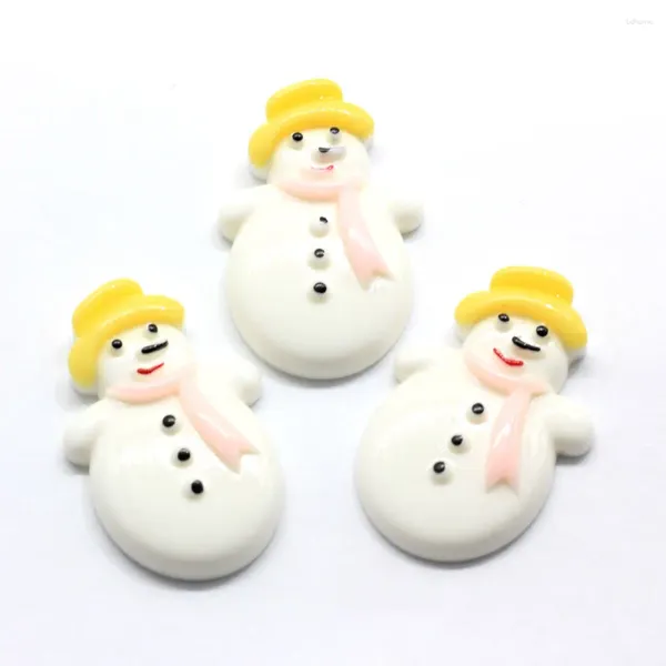 Flores decorativas 50/100 peças boneco de neve de Natal com lenço rosa chapéu amarelo cabochão de resina costas planas em miniatura centro de arco de cabelo de menina