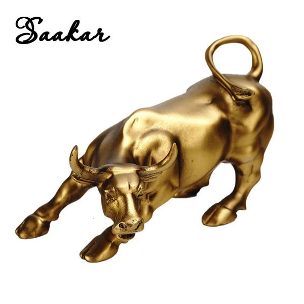 Resina Golden Wall Street Bull Fatuetas em casa Desktop Desktop Feng Shui Art Ox estátua Decoração de estátua Modelo de escultura Decoração do objeto Item 240322