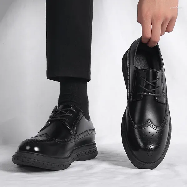 Sapatos casuais moda sapato de escritório homens mocassins de couro respirável condução mocassins confortável deslizamento em preto brogue retro