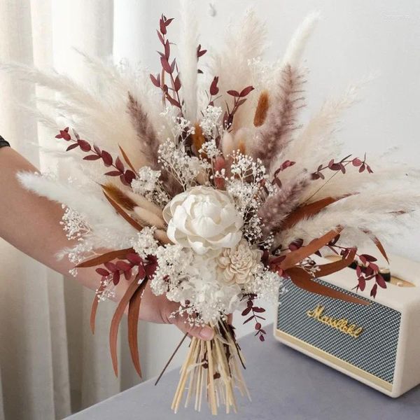 Декоративные цветы сухой цветочный композиция пампас трава богемный стиль свадебный букет невеста подружка невесты держит домашнюю вечеринку