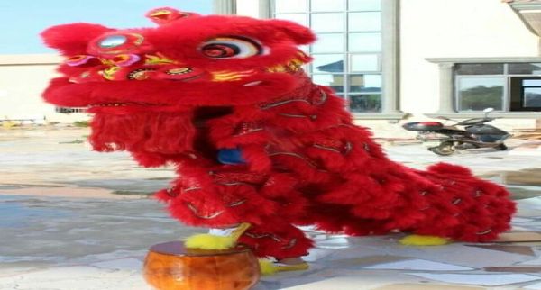 Rote Löwen-Tanzsäulen, handgefertigte Maske für Erwachsene, Maskottchen, Kostüm, Hochzeit, Party, reine Wolle, südlicher Löwe, der ein Spiel auf der Bühne aufführt, chinesisches Fest2362112