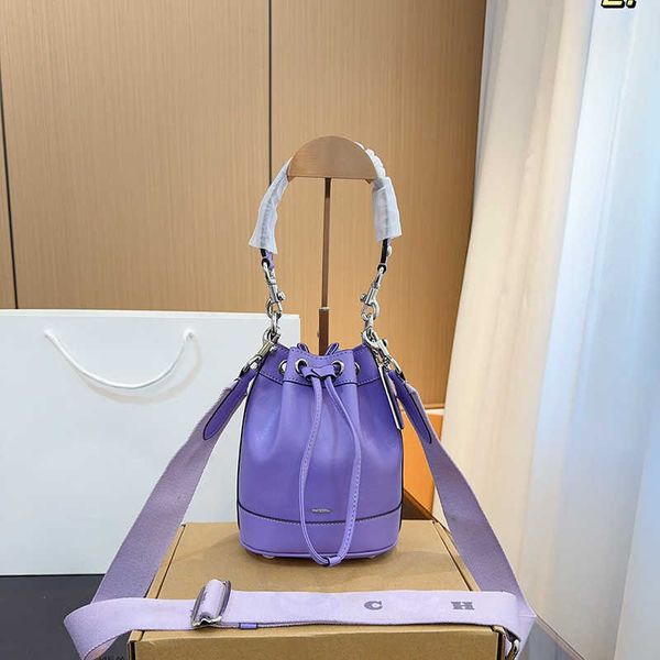 Eimertasche Geldbörsen Designer Frau Handtasche mit breitem Schultergurt Elegant Lila Weiß Strand Umhängetaschen Frauen Einkaufstasche 240327