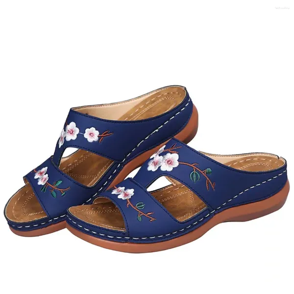 Sandálias 2024 Verão do tamanho de flores plus-size de pé de dedo do dedo tilos de cunha tilos de cunha feminino Moda Flip-flops vintage