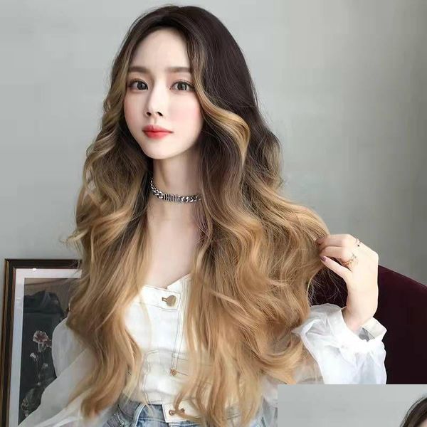 Perucas sintéticas mais recentes em estoque cabelo dourado mão rolo peruca feminino longo encaracolado fl cabeça conjunto natural macio cachos grande onda moda temperame otuwi