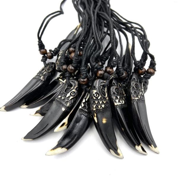 Colares de pingente legal 12pcs resina esculpida amuleto dentes design águia pingentes para homens mulheres talismã presente