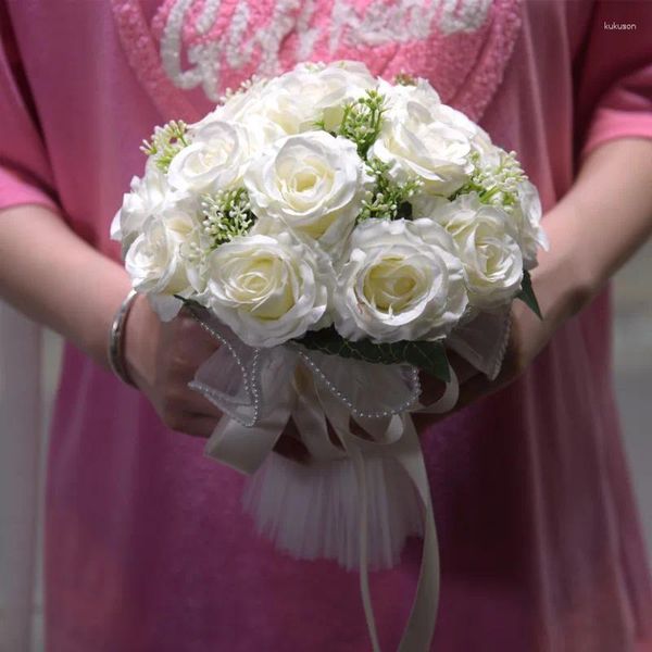 Fiori decorativi rose di seta per bouquet da sposa bianca con fiore artificiali di simulazione artificiale da fiore di fiore.