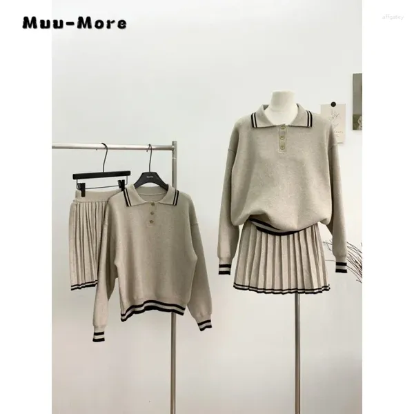 Abiti da lavoro 2024 Inverno Preppy Style Gonna scozzese Uniforme Due pezzi Set Donna Felpe a maniche lunghe Pieghettato Sexy 2