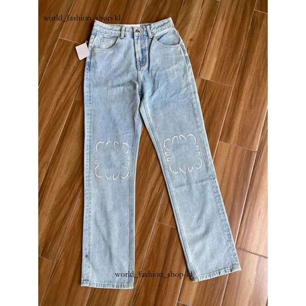 Lowe-Jeans, hohe Taille, ausgehöhlter Aufnäher, gestickte Logo-Dekoration, legere, blaue, gerade Jeanshose 790, Loewve-Jeans