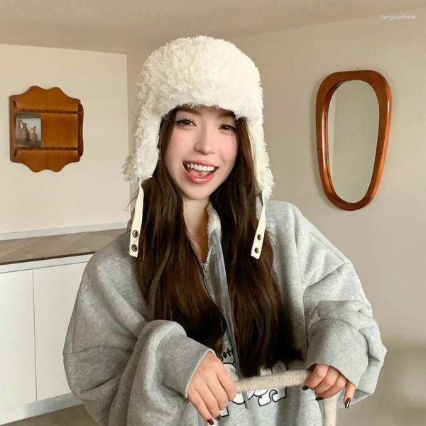 Berets Koreanische Weiße Lamm Wolle Ohr Hut frauen Winter Plüsch Vielseitige Pullover Kappe Im Freien Warme Einfarbig Fliegen Bomber Hüte für Männer