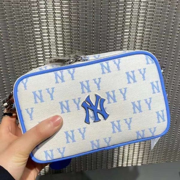 2024 Nuova MLB Coreana Coppia Maschile e Femminile Borsa per fotocamera presbiopia ny Crossbody Casual Versatile Borsa da donna di moda15