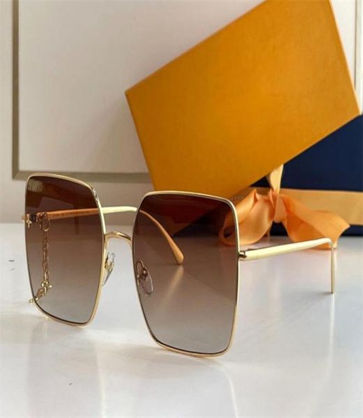 Mode Luxus Designer Charme quadratische Sonnenbrille für Frauen Avantgarde Metall Anhänger Brille Sommer elegant glamourösen Stil AntiUl8353252