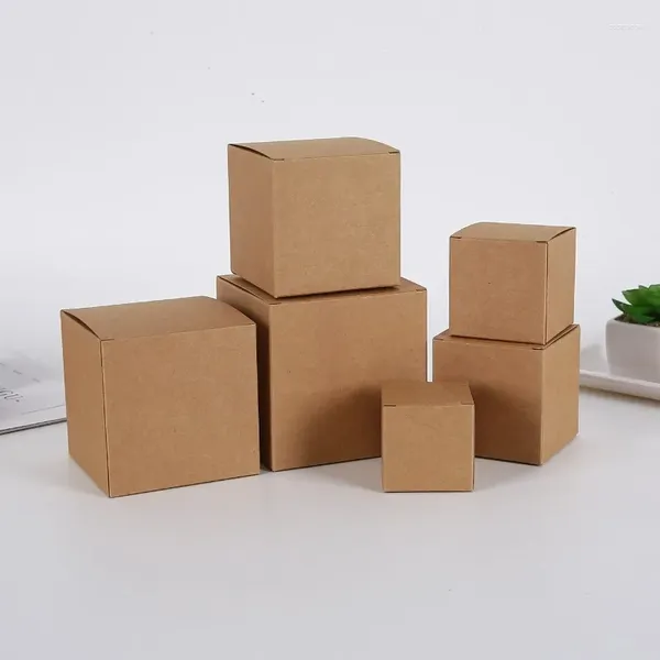 Confezione regalo 10 pezzi piccola scatola di cartone di carta marrone Kraft bianco nero rosso imballaggio per scatole di caramelle gioielli di sapone fatto a mano