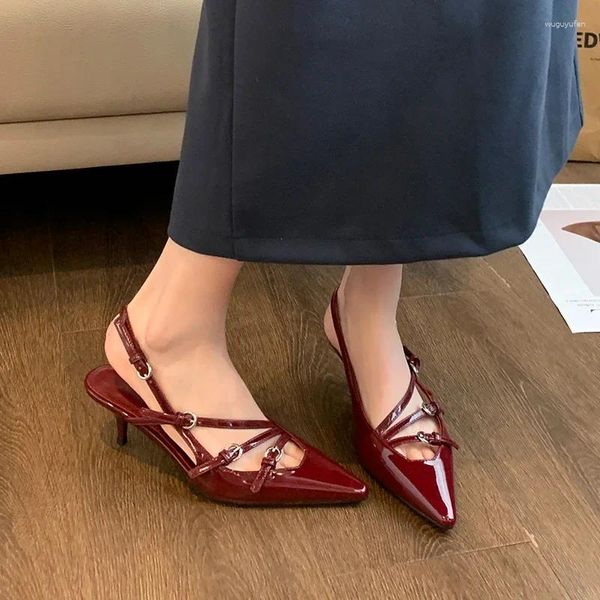 Scarpe eleganti da donna 2024 Sandali da donna con punta chiusa Moda tacco sottile a punta cinturino con fibbia femminile