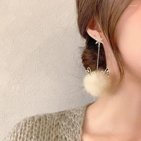 Baumelnde Ohrringe Schneeflocke Geweih Haarball Stil 2024 Hochwertiges Herbst- und Winterweihnachtsgeschenk Ohrschmuck Großhandel